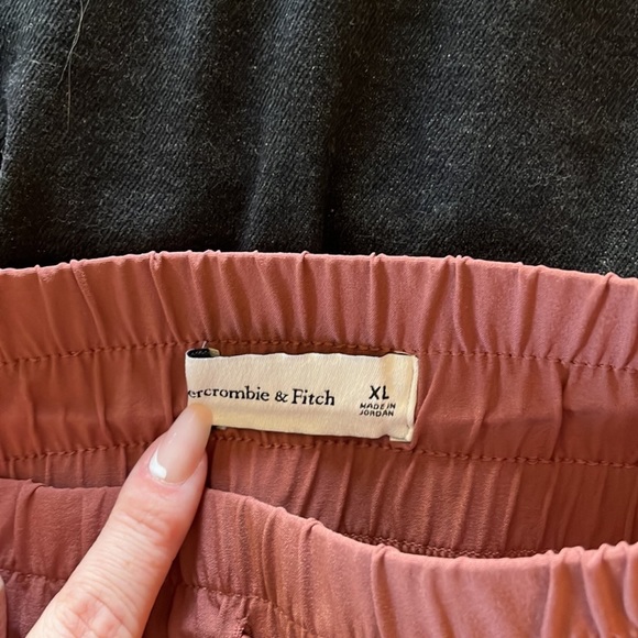 COPY - Abercrombie traveler shorts NWOT - Picture 3 of 3